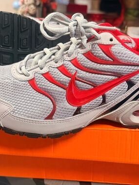 Nike AirmaxTorch 4